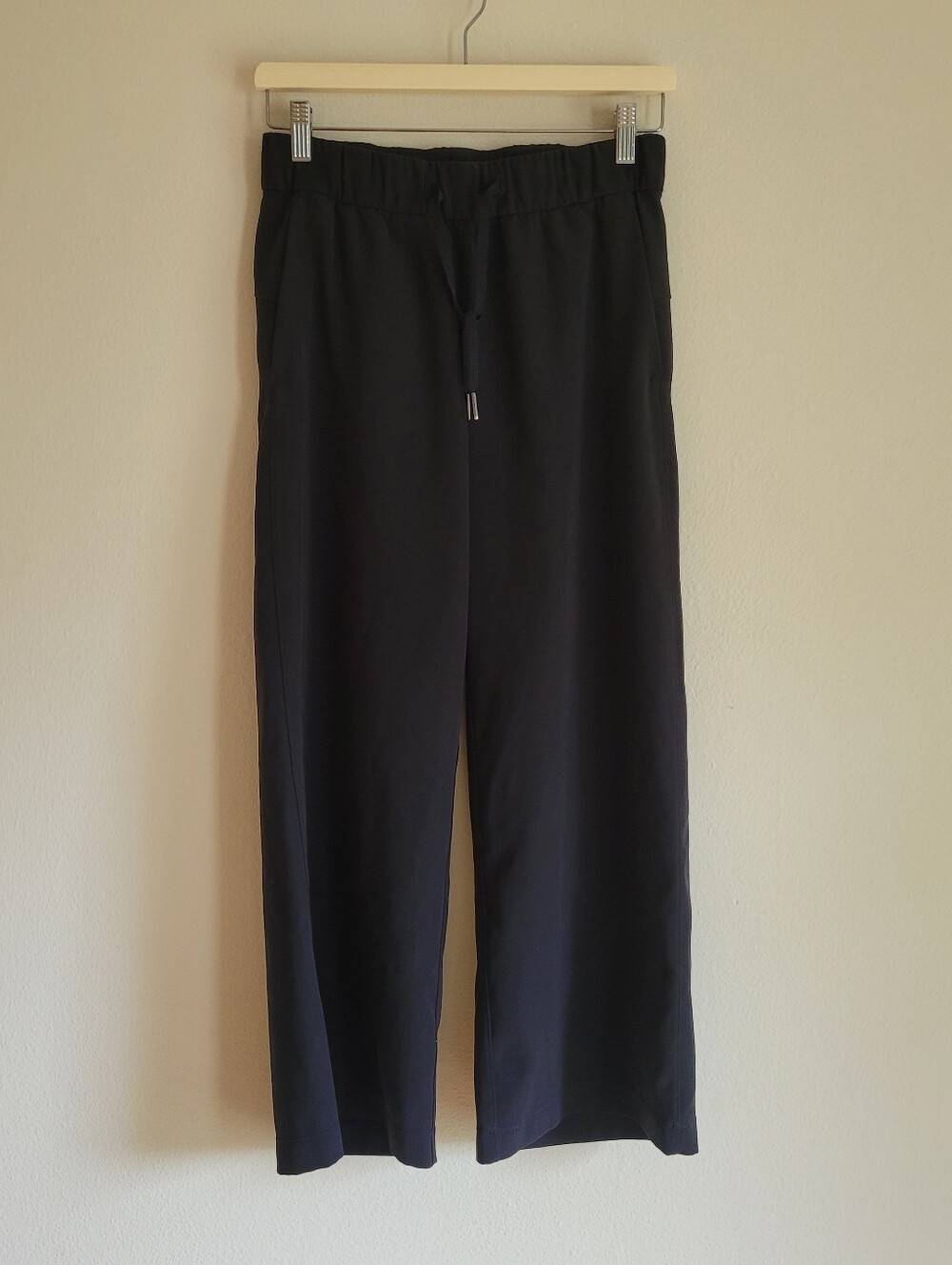 Lululemon Womens Pants On The Fly Wide Leg 7/8 Stretch Athleisure Black Size 4 - Picture 2 of 4